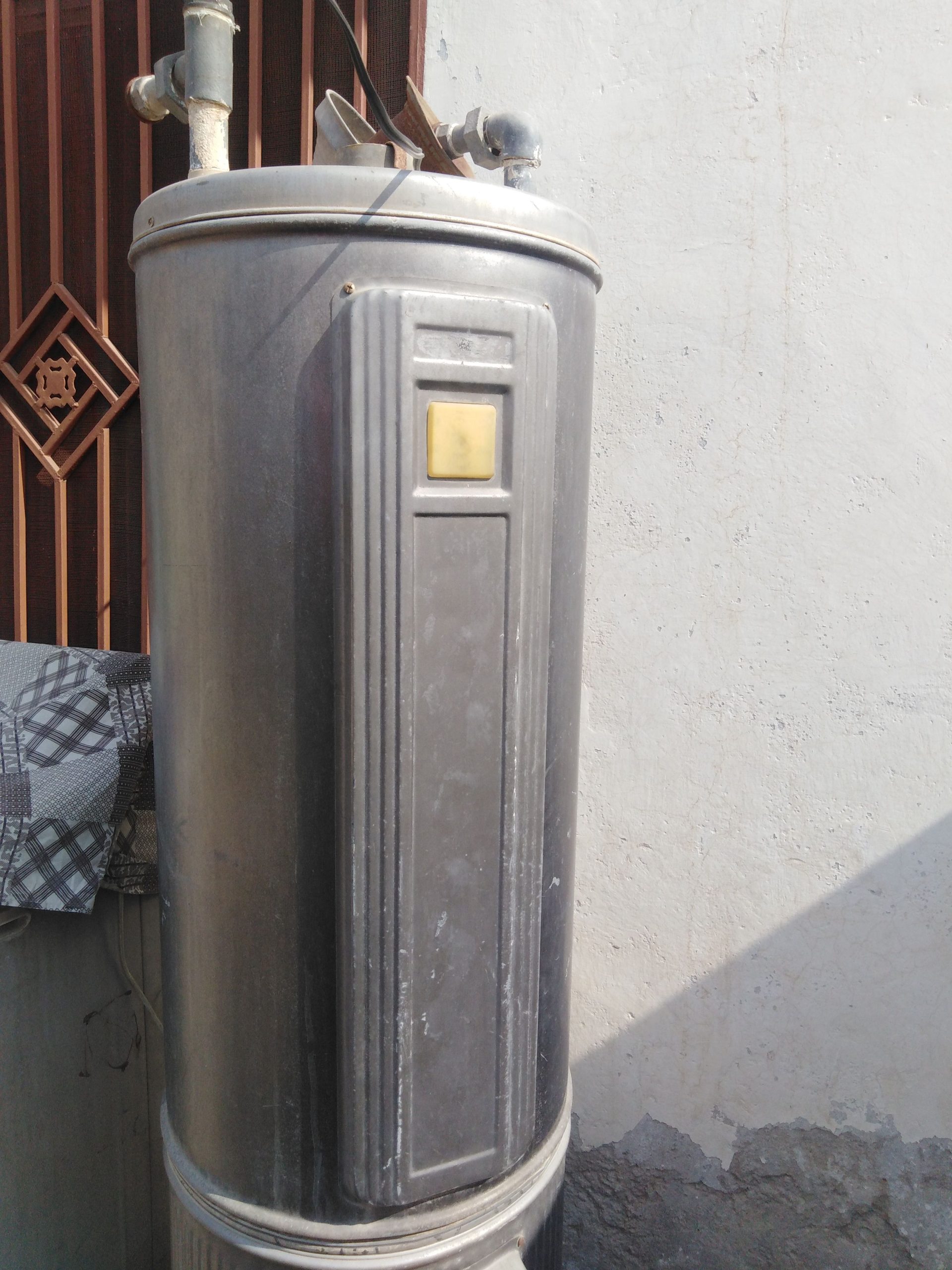 Super asia company gyser available by Mahnoor Tariq