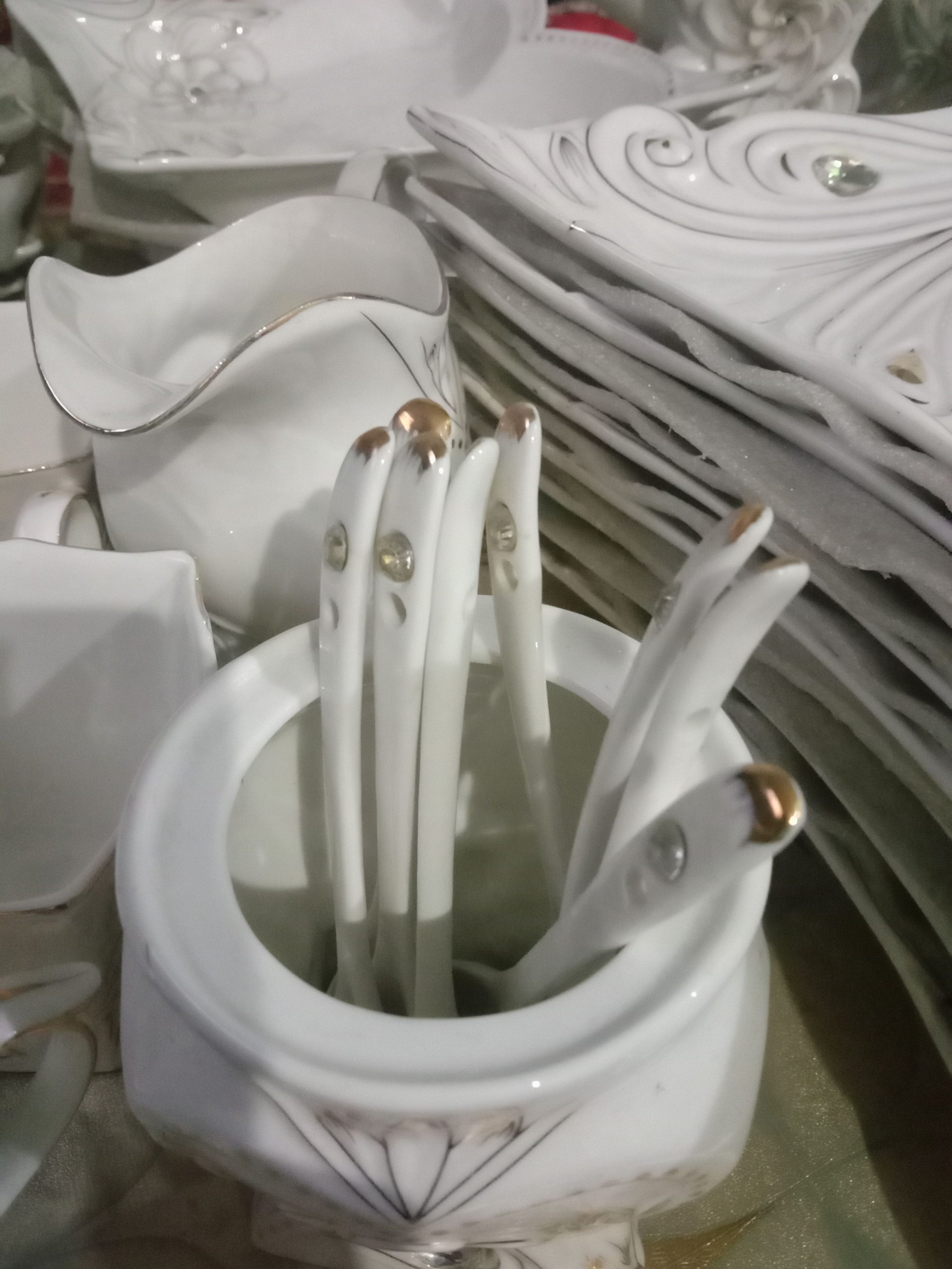 Crockery dinner set by Rabia Usman