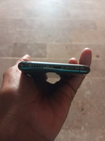 Iphone 11 pro Non pta 64 GB bettery health 80 condition 10/10 by Muneer Dal