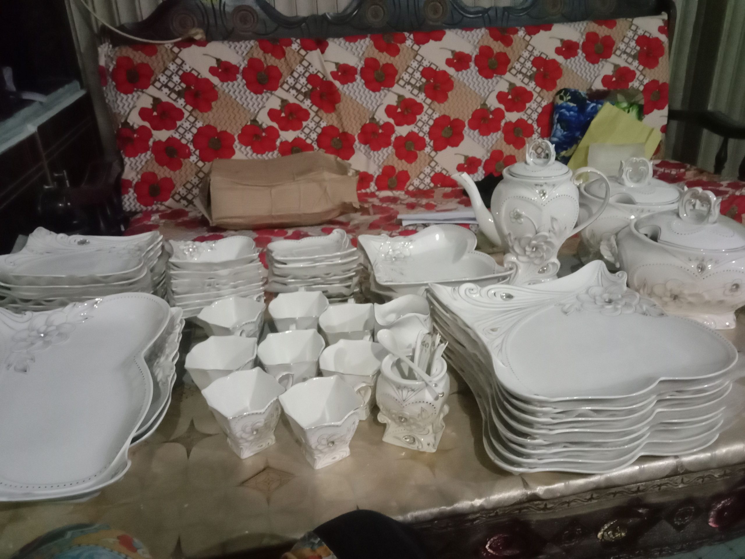 Crockery dinner set by Rabia Usman