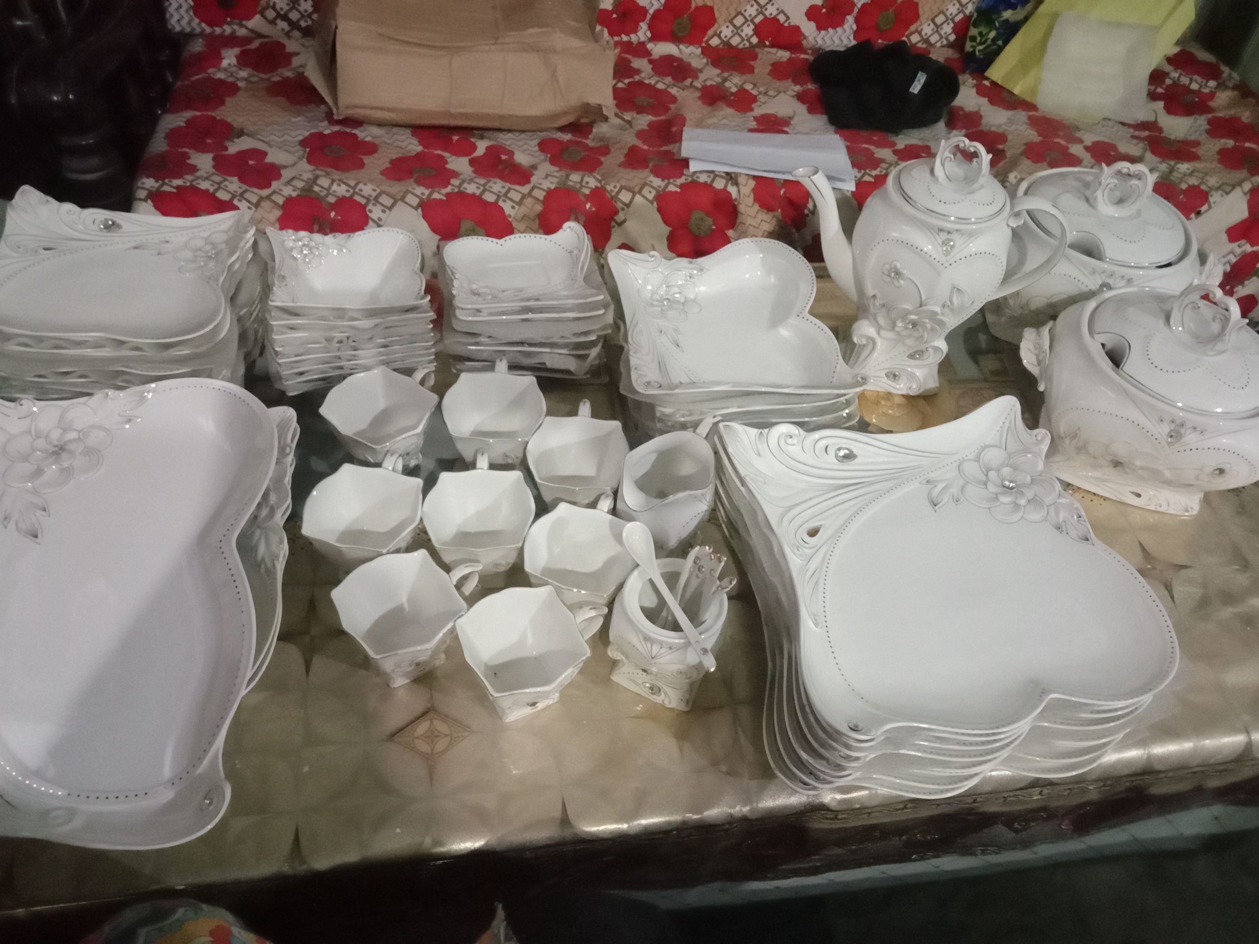 Crockery dinner set by Rabia Usman