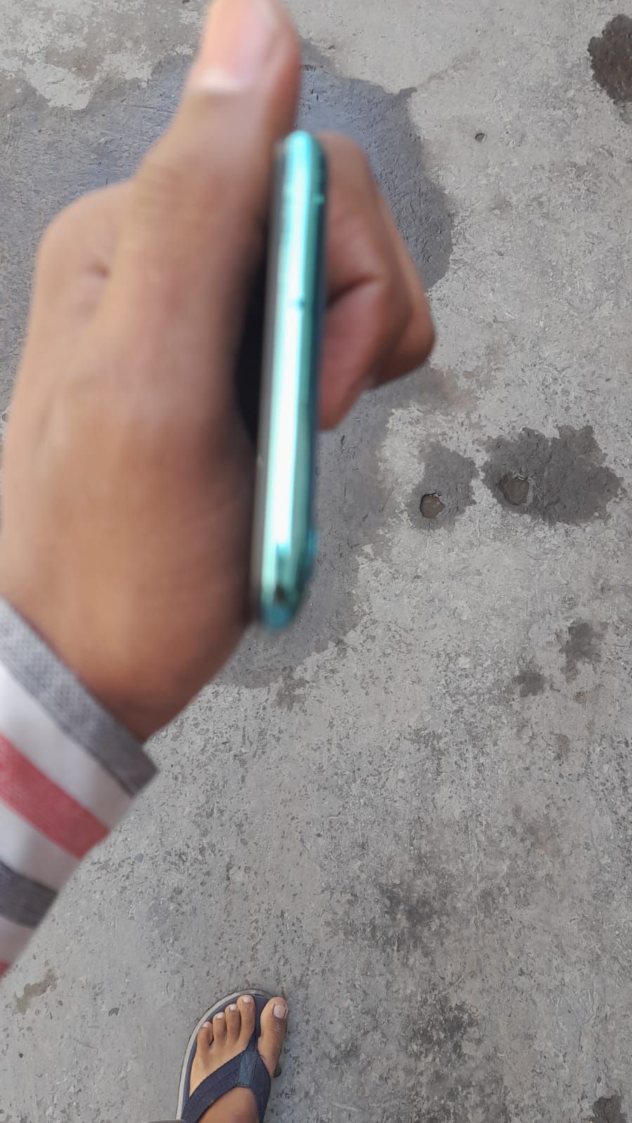 Samsungs a30 4gb 64g box and dopter ha pta finger nie chalta ha by Razab Ali