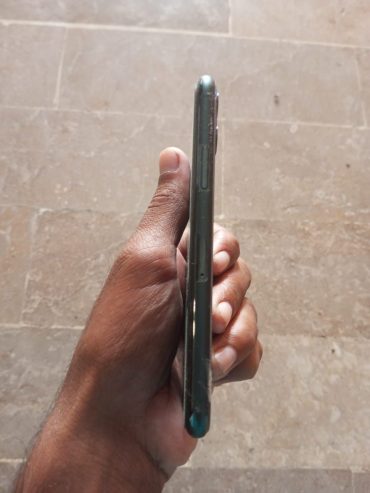 Iphone 11 pro Non pta 64 GB bettery health 80 condition 10/10 by Muneer Dal