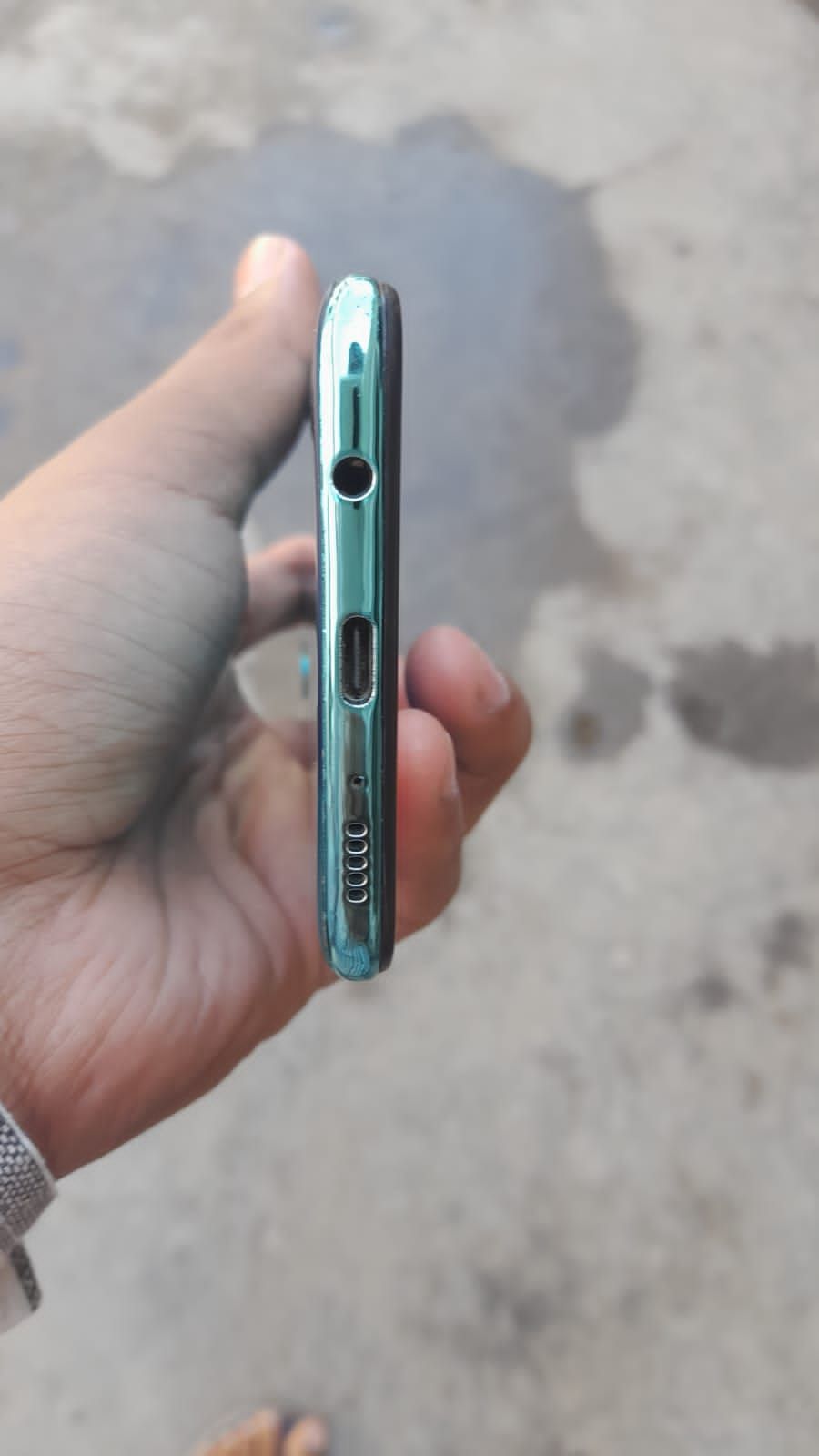 Samsungs a30 4gb 64g box and dopter ha pta finger nie chalta ha by Razab Ali