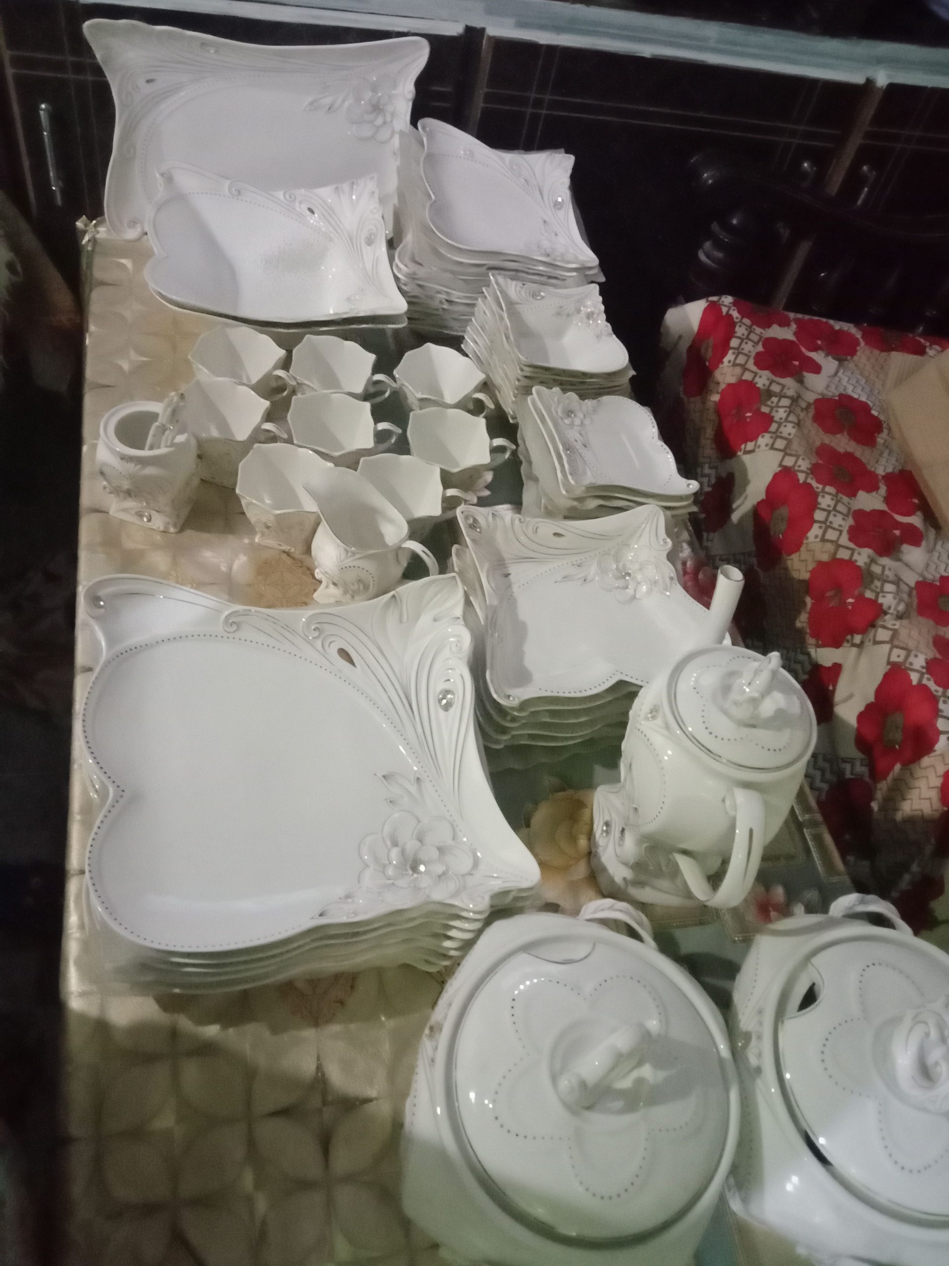 Crockery dinner set by Rabia Usman