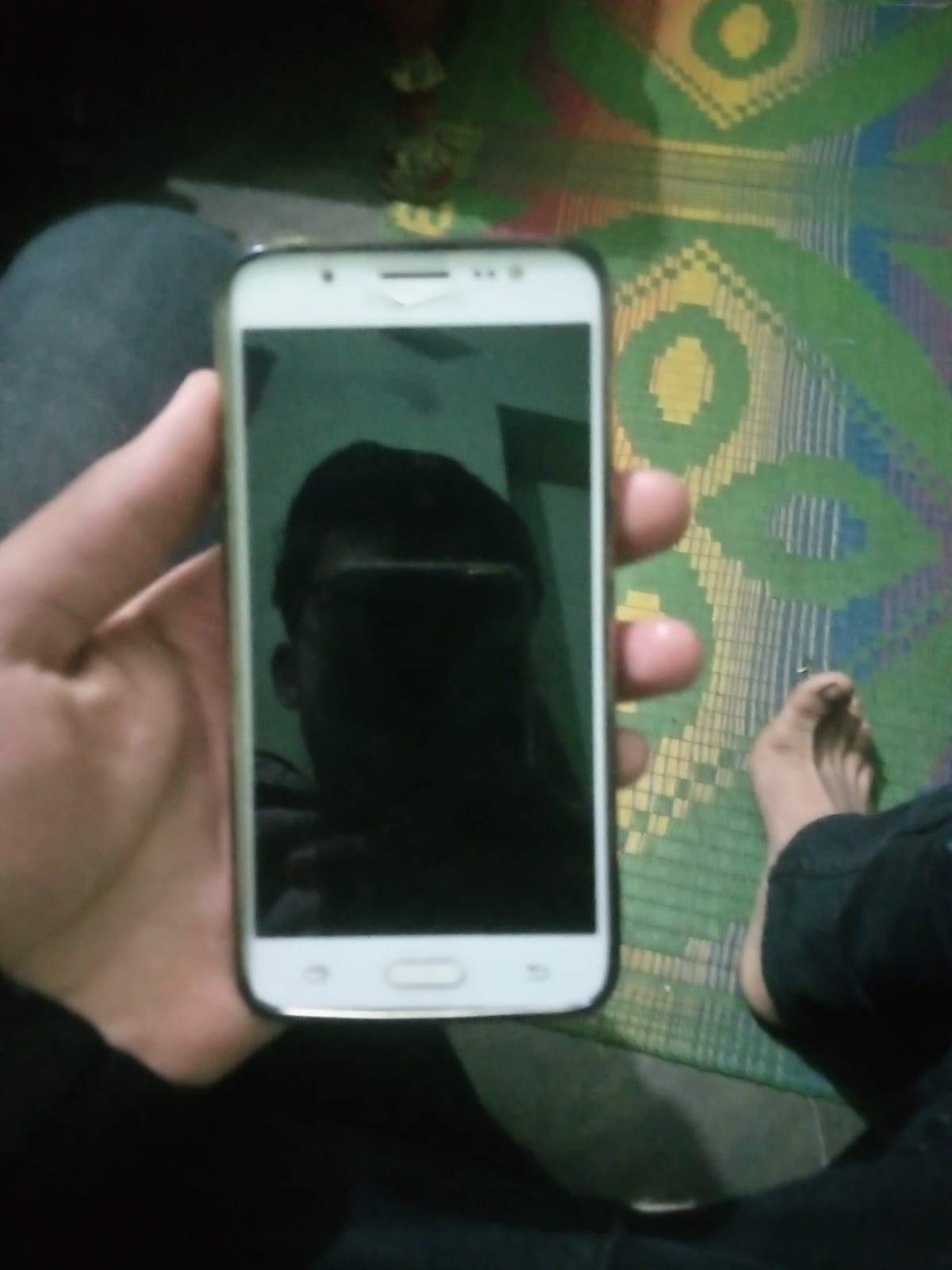 Samsung j5 mobile by Subhan Ali