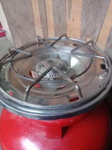 10 kg Wala LPG Salender Condition 10/10 ha with Chula by Maida Shafique