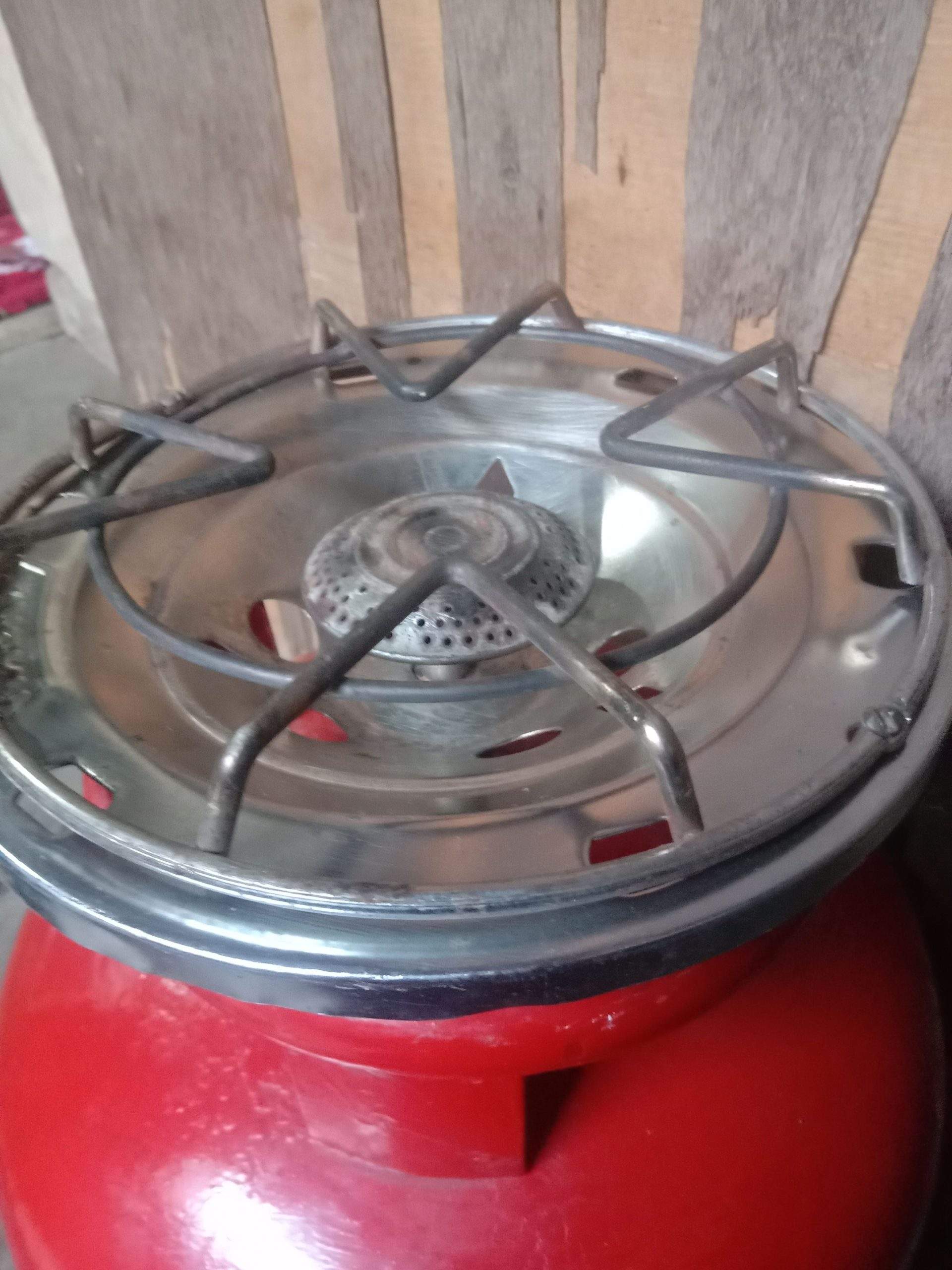 10 kg Wala LPG Salender Condition 10/10 ha with Chula by Maida Shafique