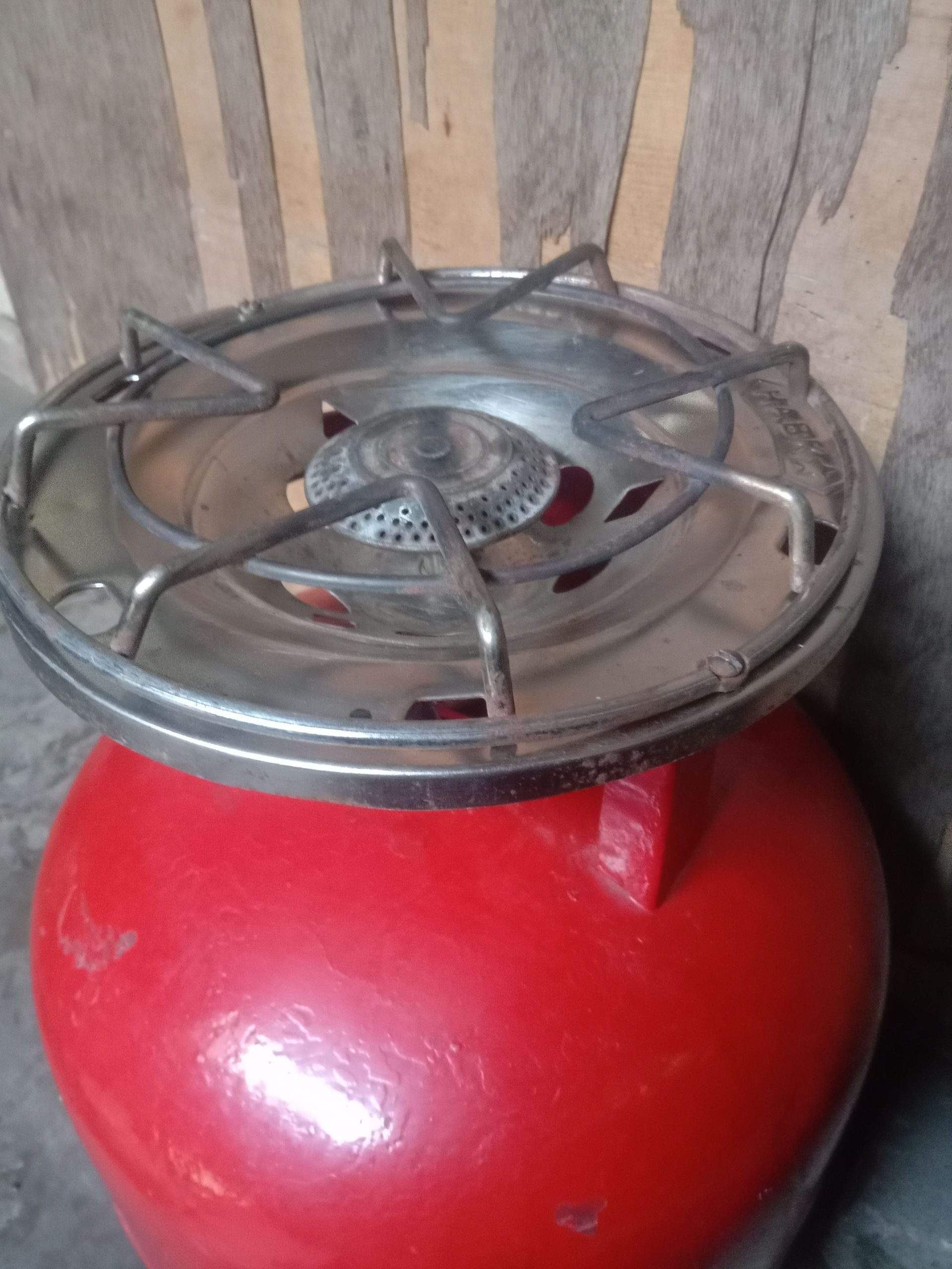 10 kg Wala LPG Salender Condition 10/10 ha with Chula by Maida Shafique