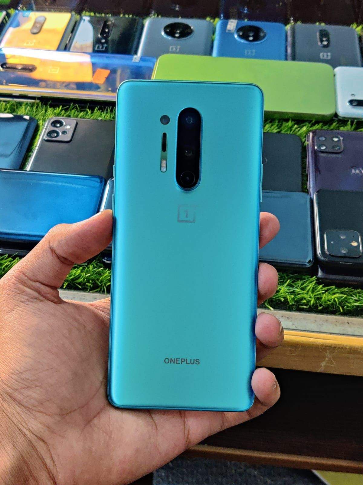 One plus 8 pro by Hamza Abid