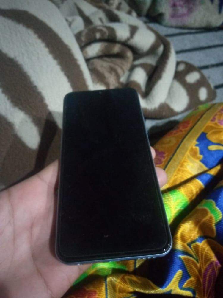 Vivo y33s with box 8+8 128 by Dafaulter Rajpoot