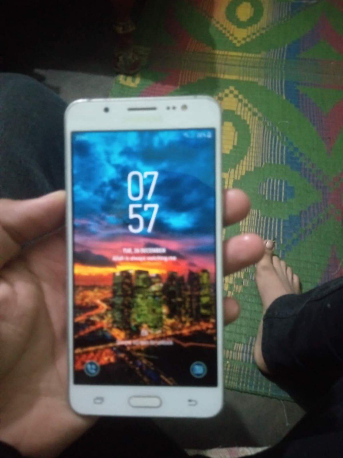 Samsung j5 mobile by Subhan Ali