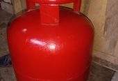 10 kg Wala LPG Salender Condition 10/10 ha with Chula by Maida Shafique