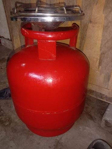 10 kg Wala LPG Salender Condition 10/10 ha with Chula by Maida Shafique