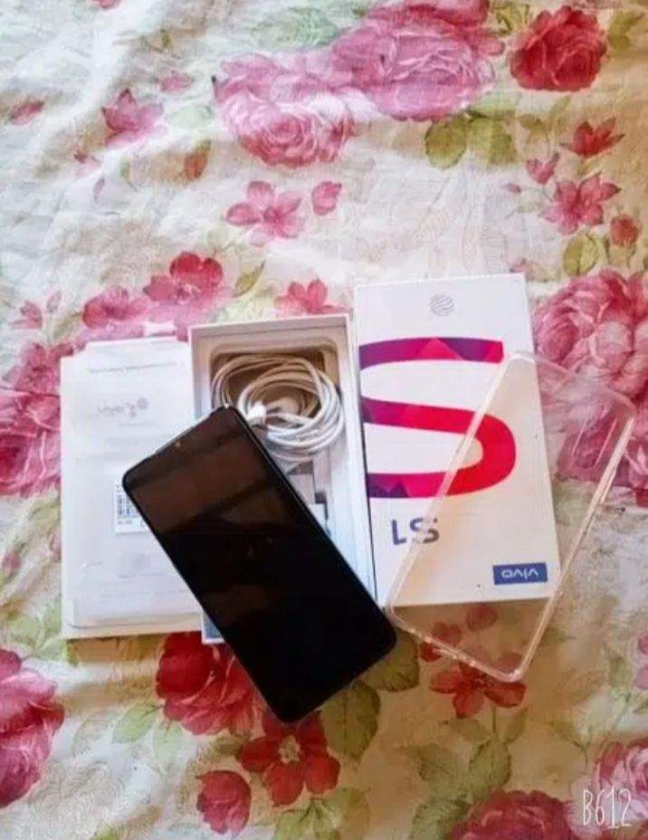 Vivo s1 for urgent sale by Naveed Naveed