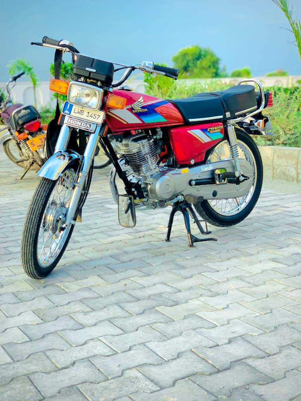 Honda 125 CG motorcycle 03206910346 by Muhammad Khasif