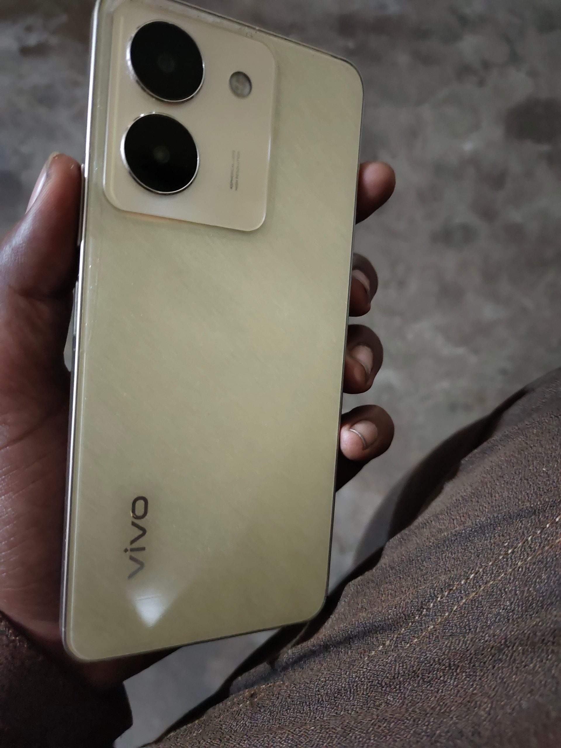 Vivo y36 8 128 urgent sale by Ali Hassan