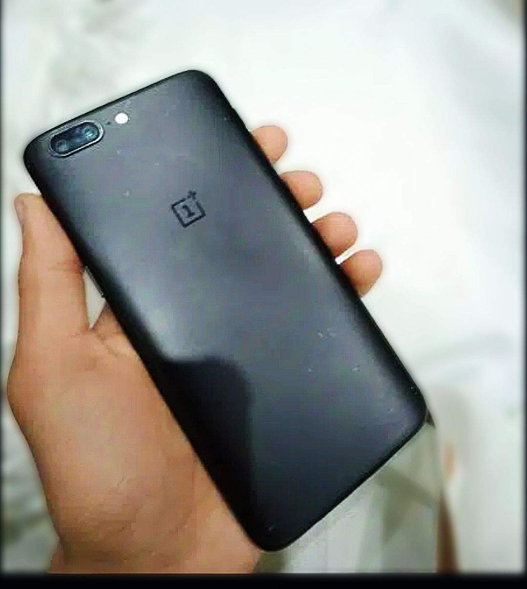 ONE PLUS 5 FOR SALE by Mobeen Sha