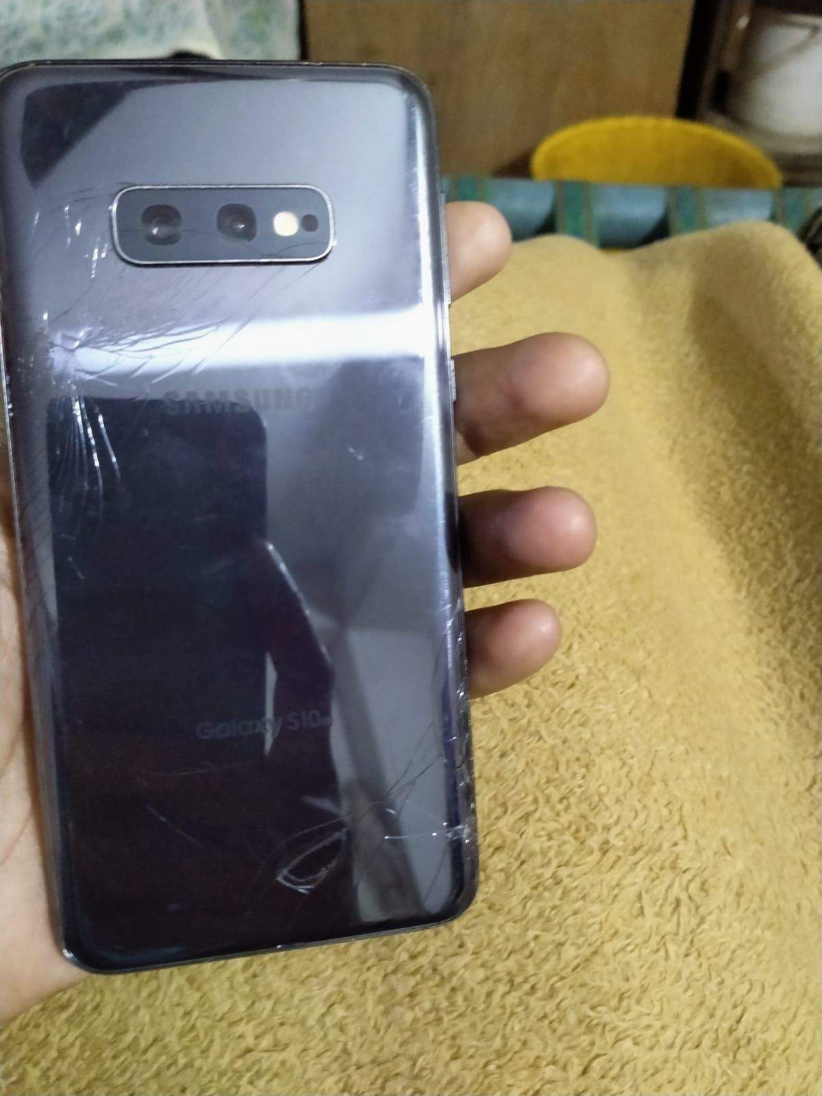 Samsung s10e by Muhammad Aslam