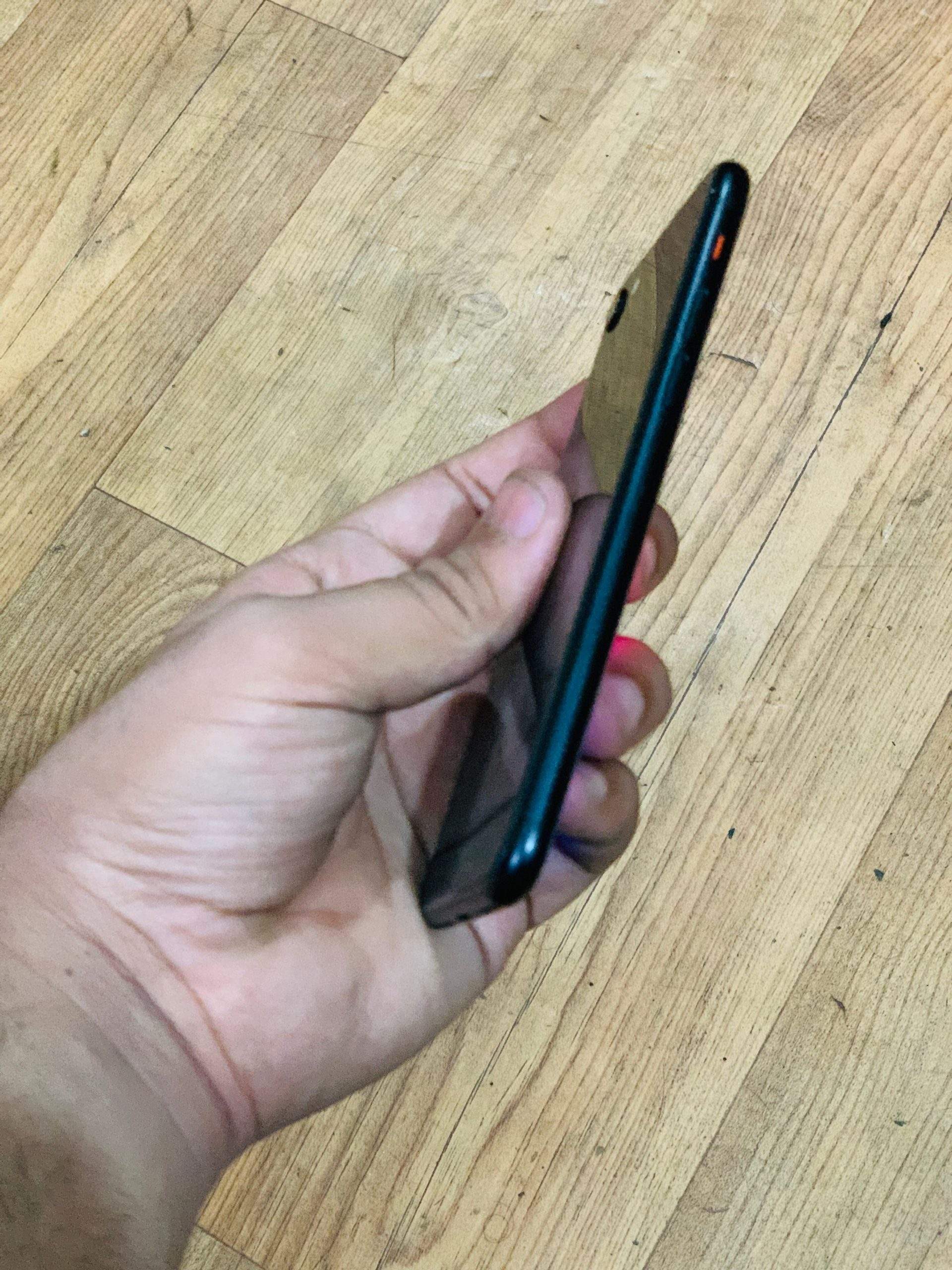 iPhone se 2020, 128 Gb factory unlocked by Murtaza Butt