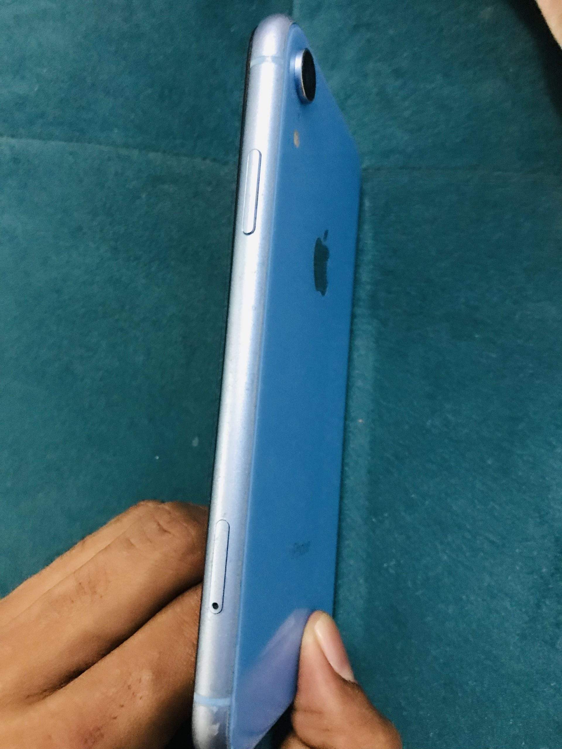 iPhone XR 64GB Read Add by Noel Ghouri