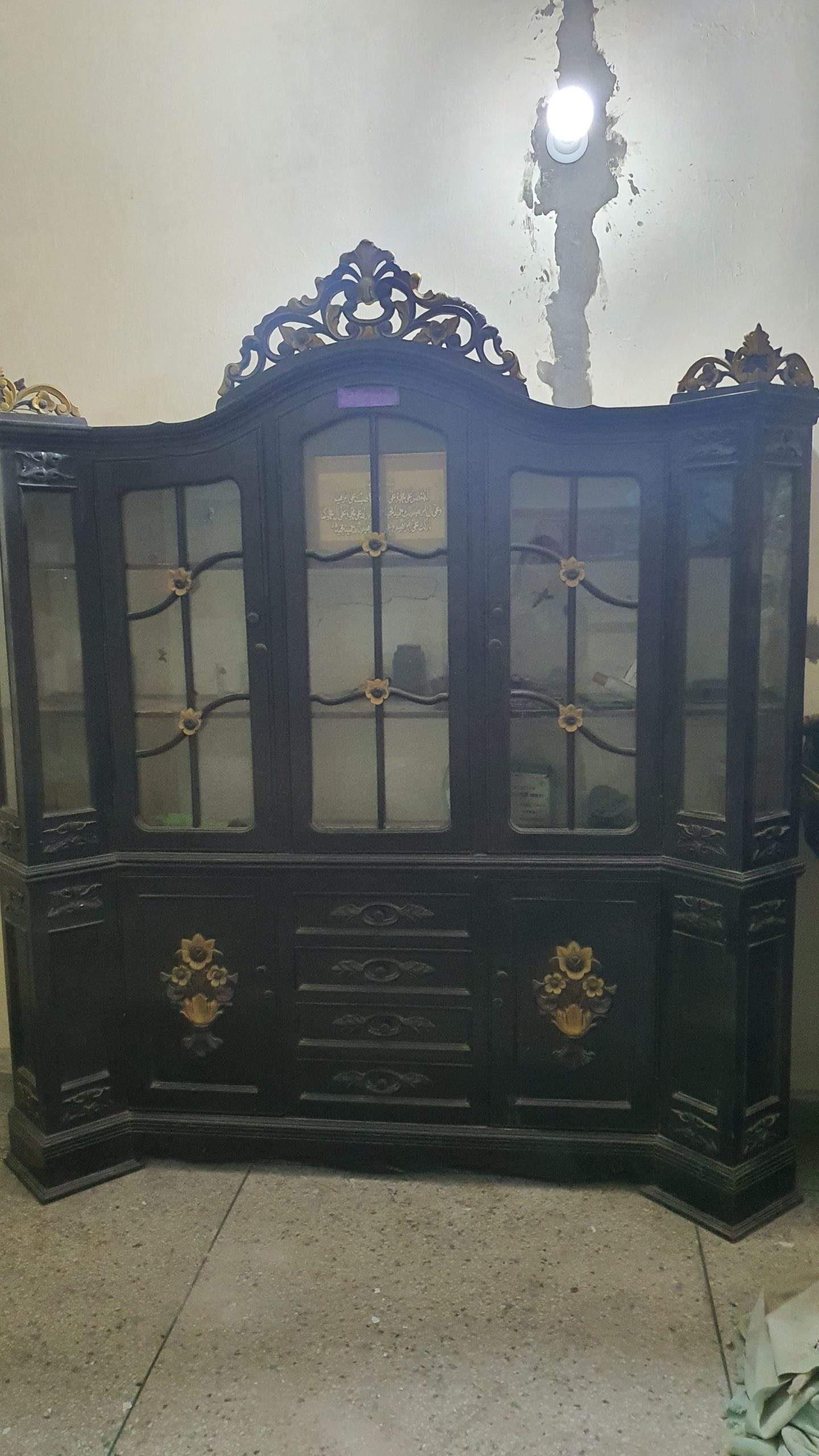 Show case by Rozi Shakeel