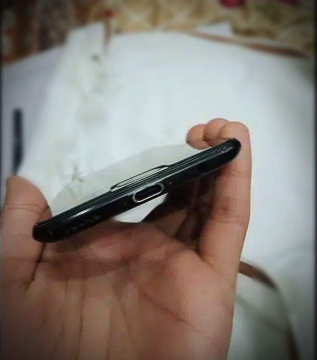 ONE PLUS 5 FOR SALE by Mobeen Sha