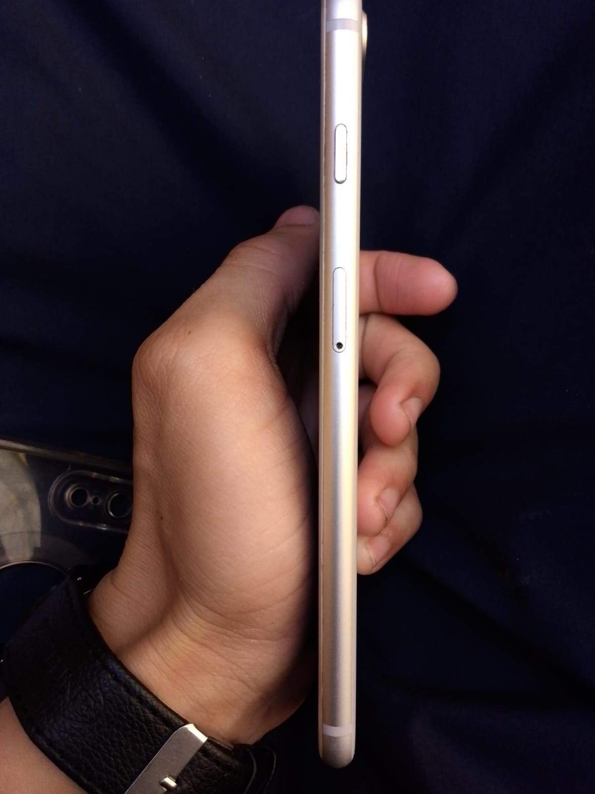 Iphone 8 Plus Non Pta 64 Gb by Wahab Farooqi