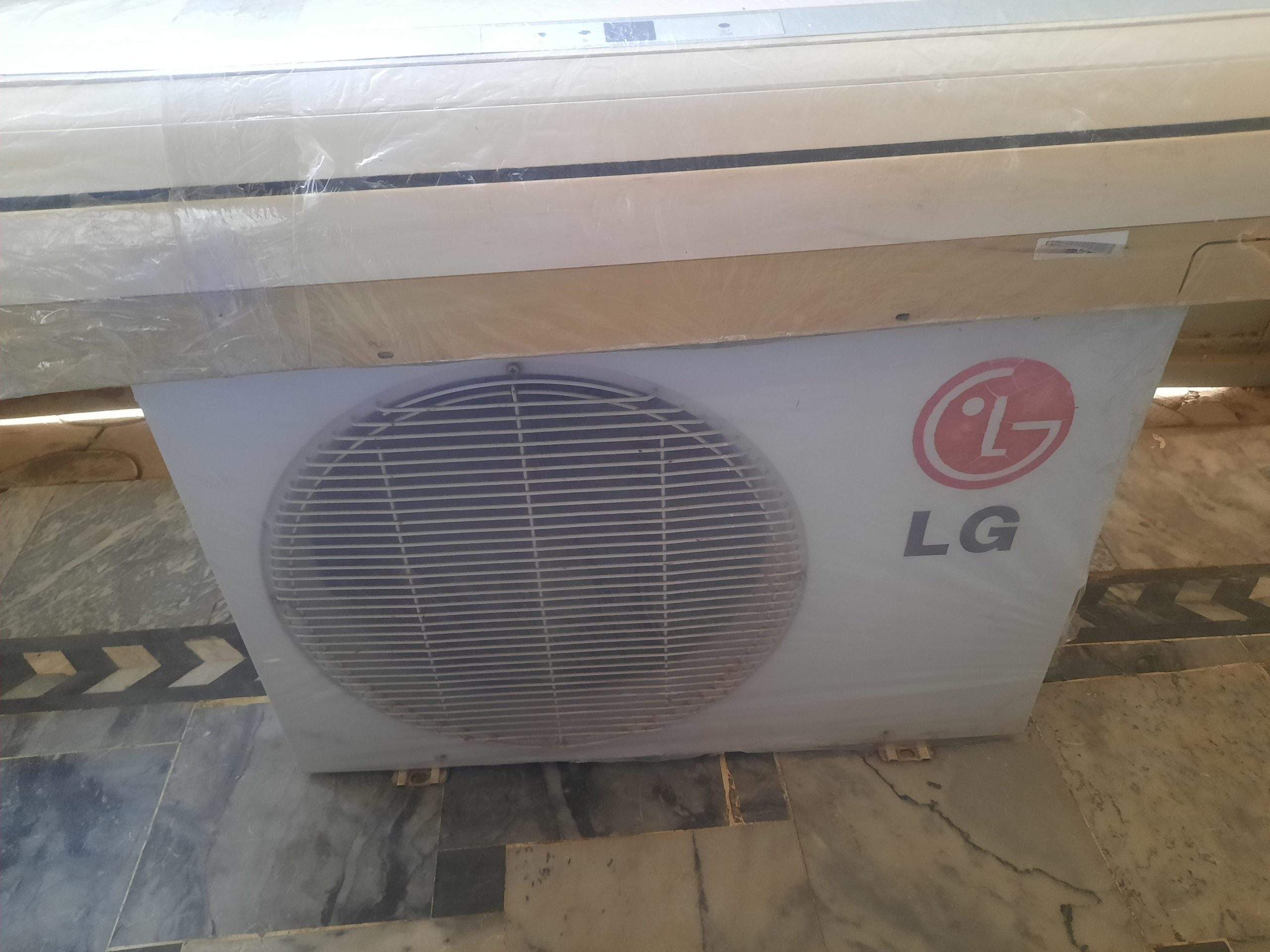 Lg 1.5 ton ac non inverter with pipe by Abdul Wahab