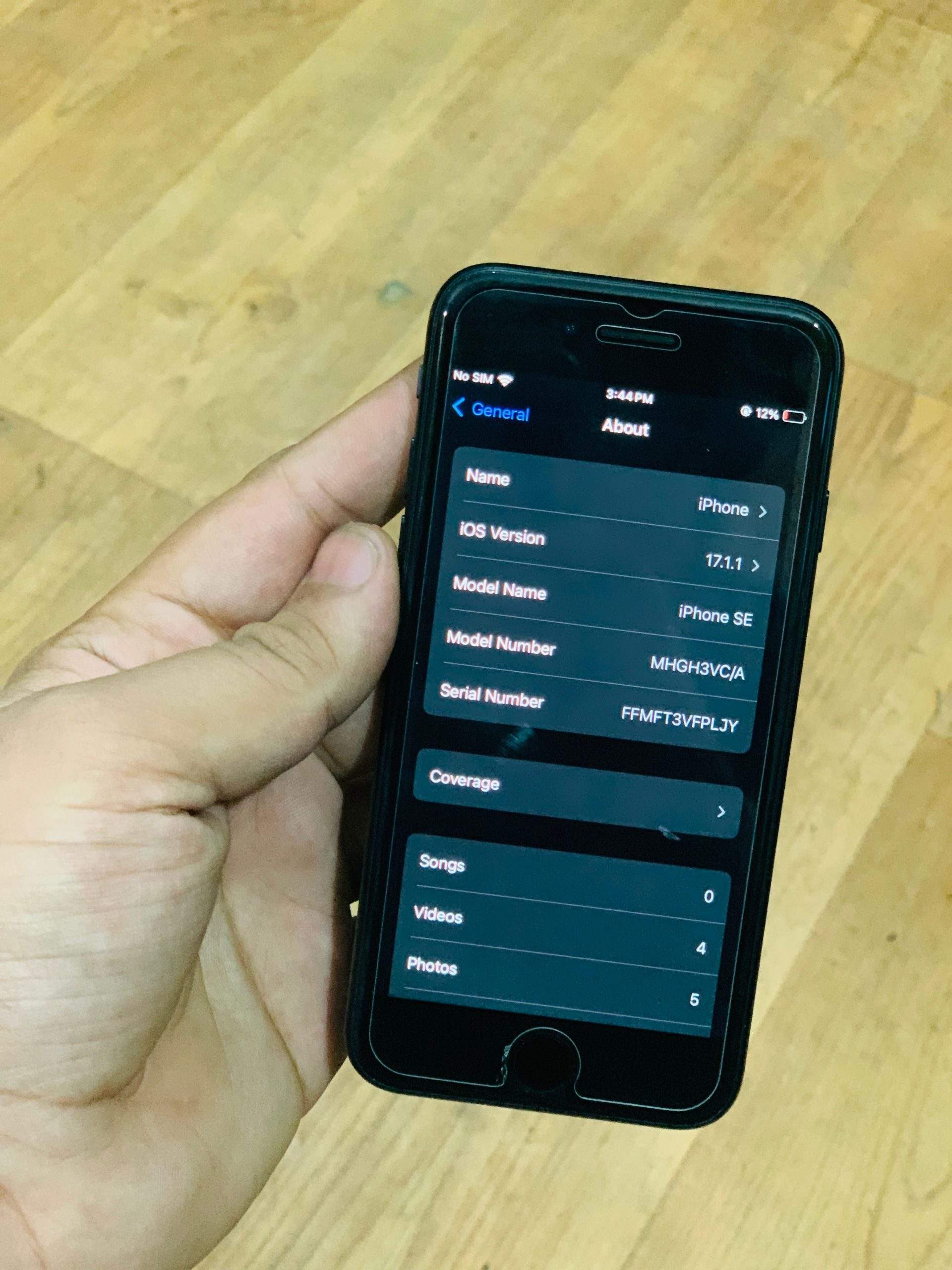 iPhone se 2020, 128 Gb factory unlocked by Murtaza Butt