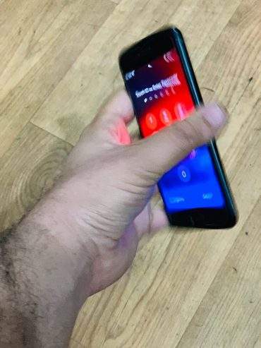 iPhone se 2020, 128 Gb factory unlocked by Murtaza Butt