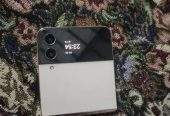 ….. Samsung galaxy zflip4 …..8..256 condition 10.10 ha by Mohsin Khan