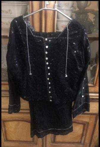 Black preloved saaree by Saadiya Adeel
