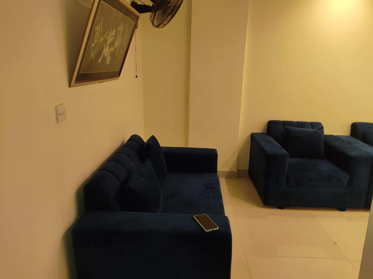 1 bed room appartmet for rent daily basis. by Mian Saab Mian G