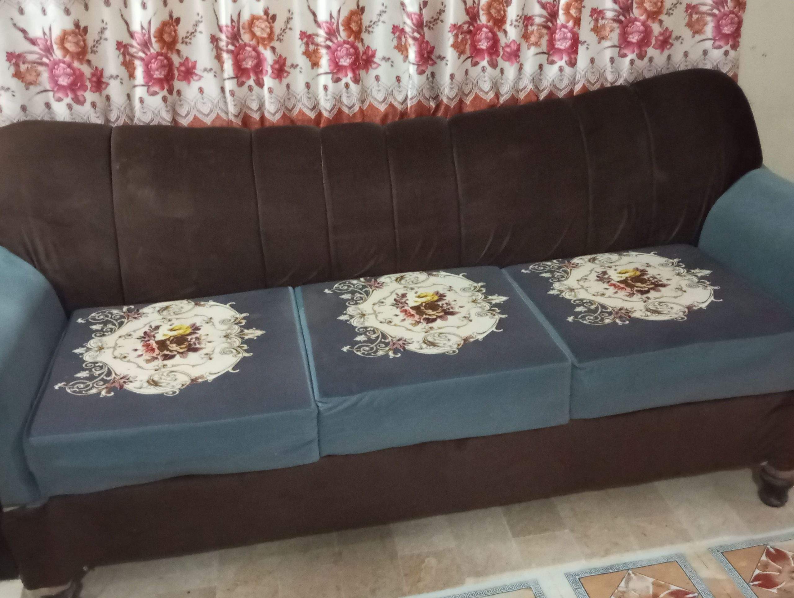 05 seator sofa set (cushion) without table by Saghir Ahmed