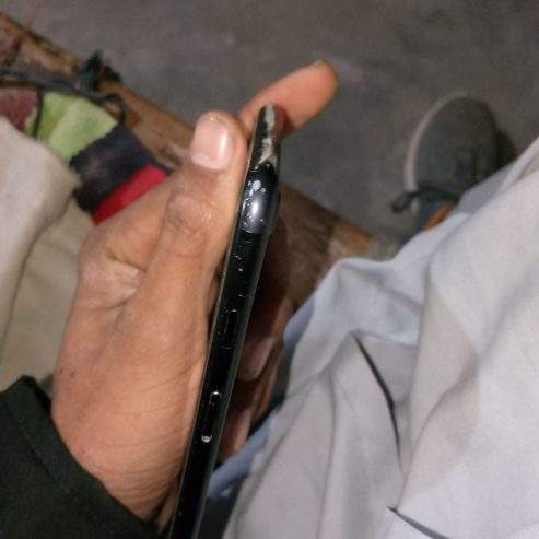 iPhone 7 non pta just finger not working battery 100 by Muhammad UMER Farooq