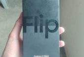….. Samsung galaxy zflip4 …..8..256 condition 10.10 ha by Mohsin Khan