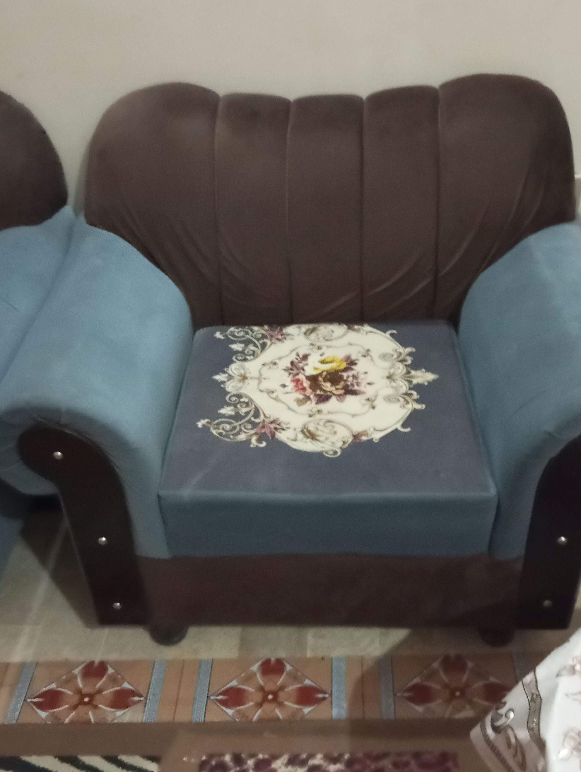 05 seator sofa set (cushion) without table by Saghir Ahmed