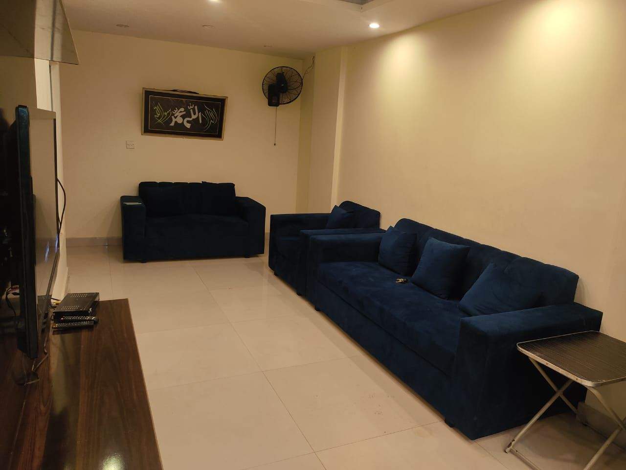 1 bed room appartmet for rent daily basis. by Mian Saab Mian G