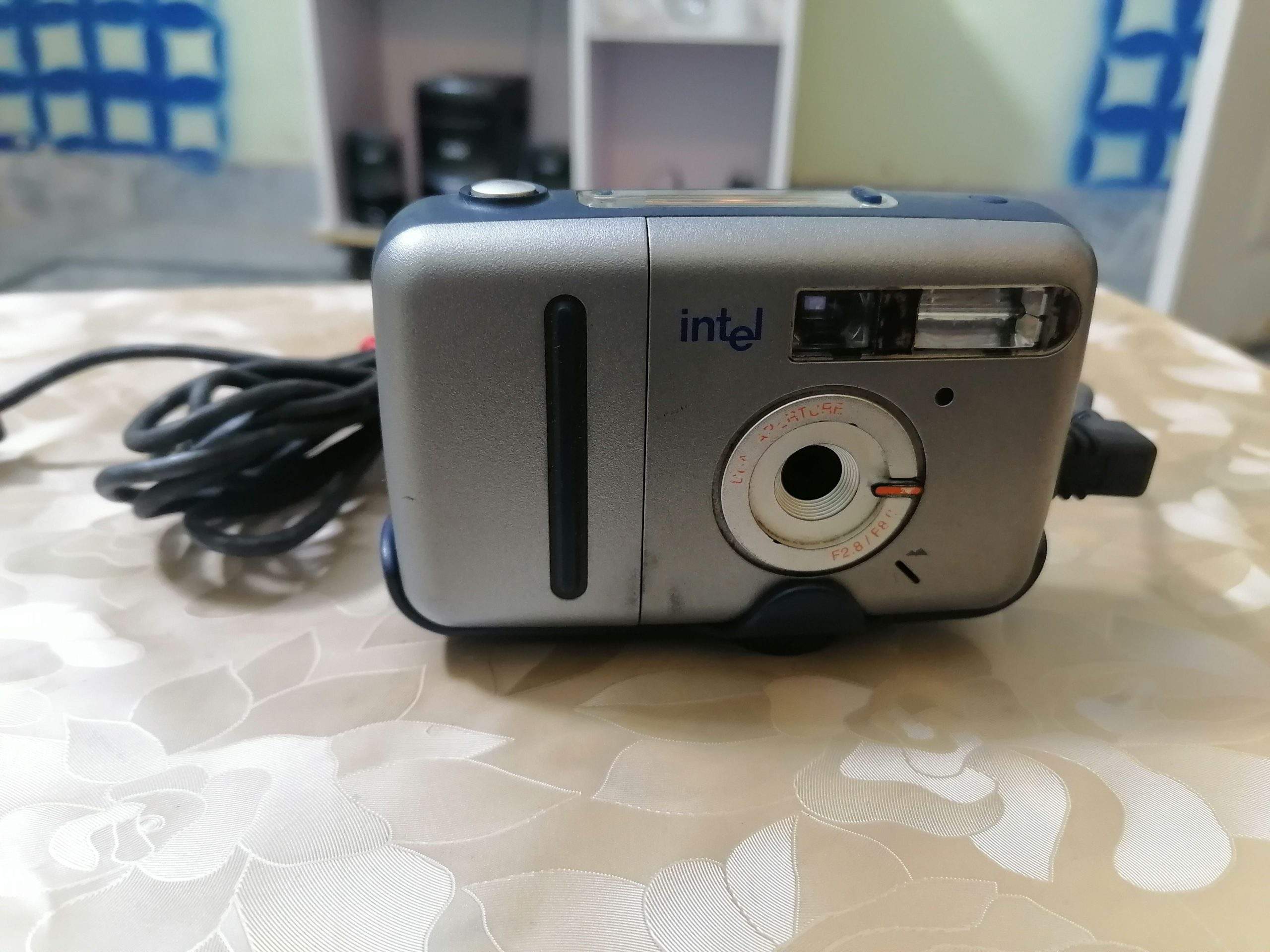 Yah camra ha sell say nhi CHLTA data cabel say chalta ha by Azeem Nadeem