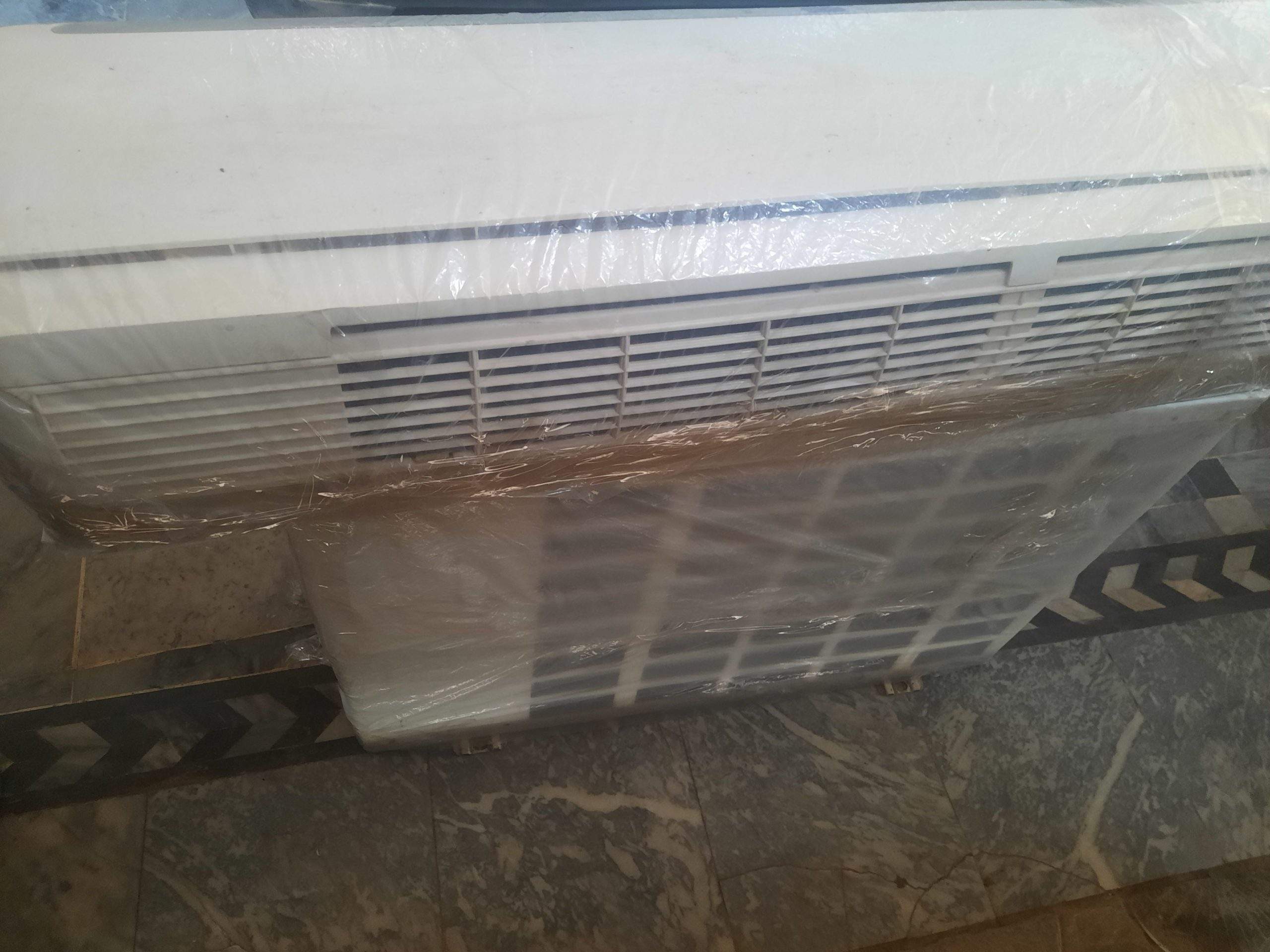 Lg 1.5 ton ac non inverter with pipe by Abdul Wahab