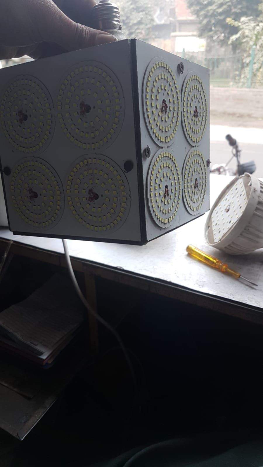 Yah light ha bhoot TAZ ha 220w white colour ha by Azeem Nadeem