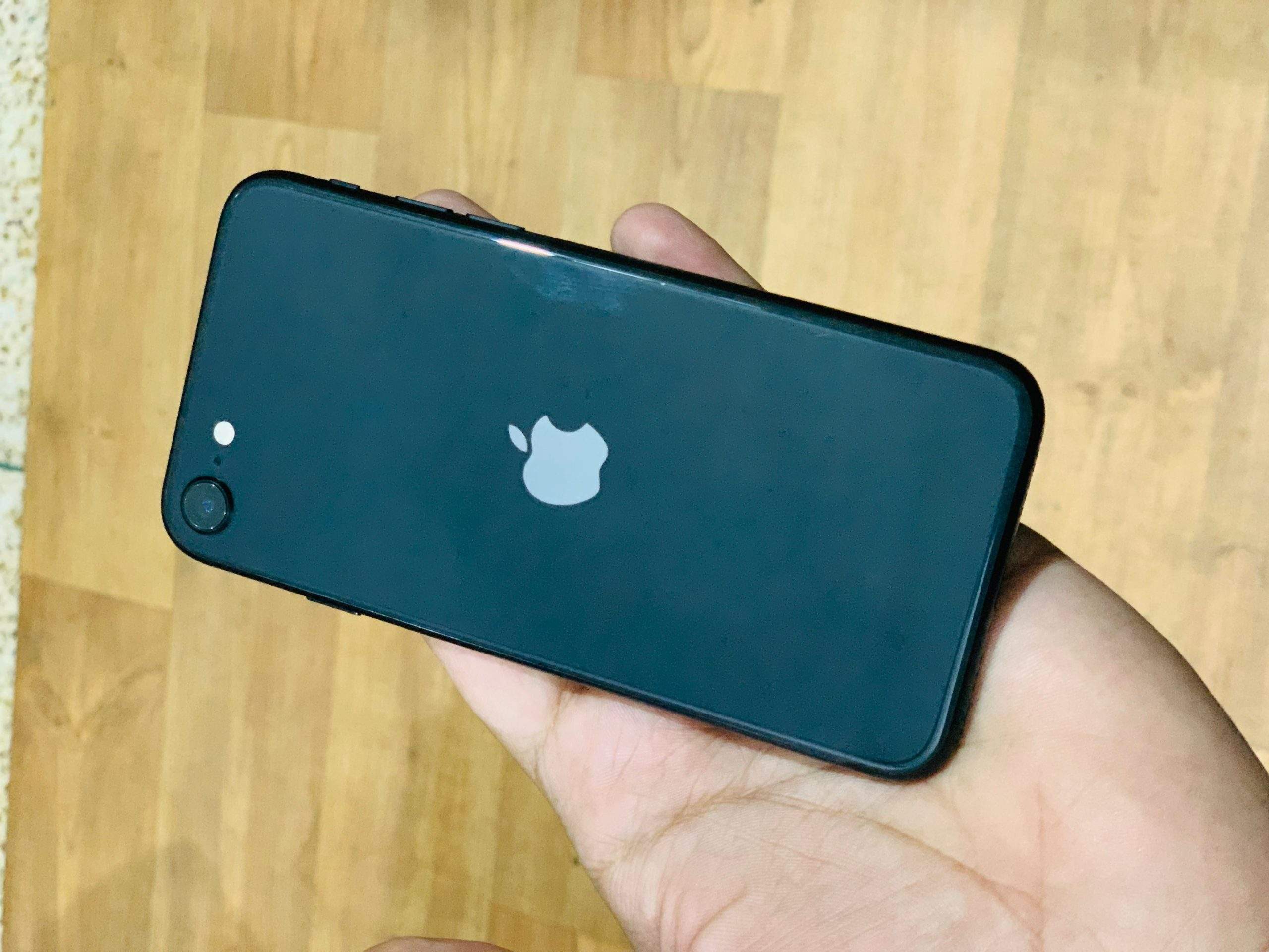 iPhone se 2020, 128 Gb factory unlocked by Murtaza Butt