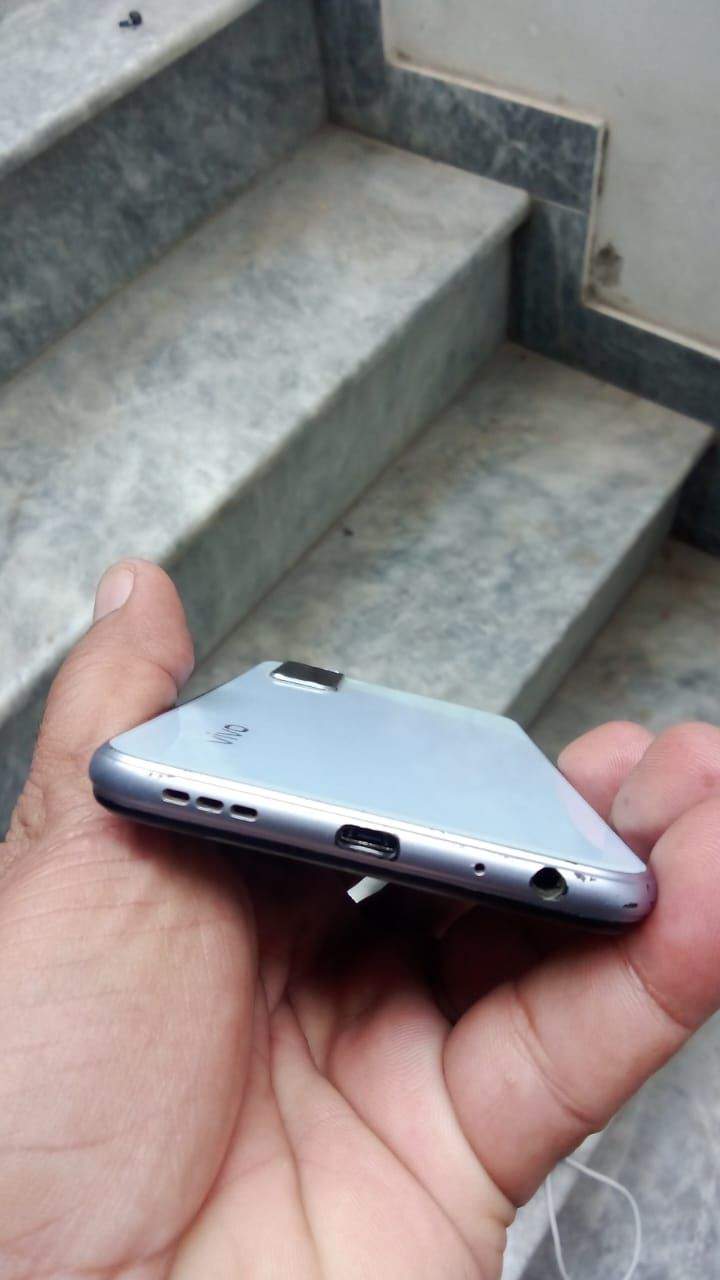 Vivo y20 mobile 4 64 by Tariq Tahir