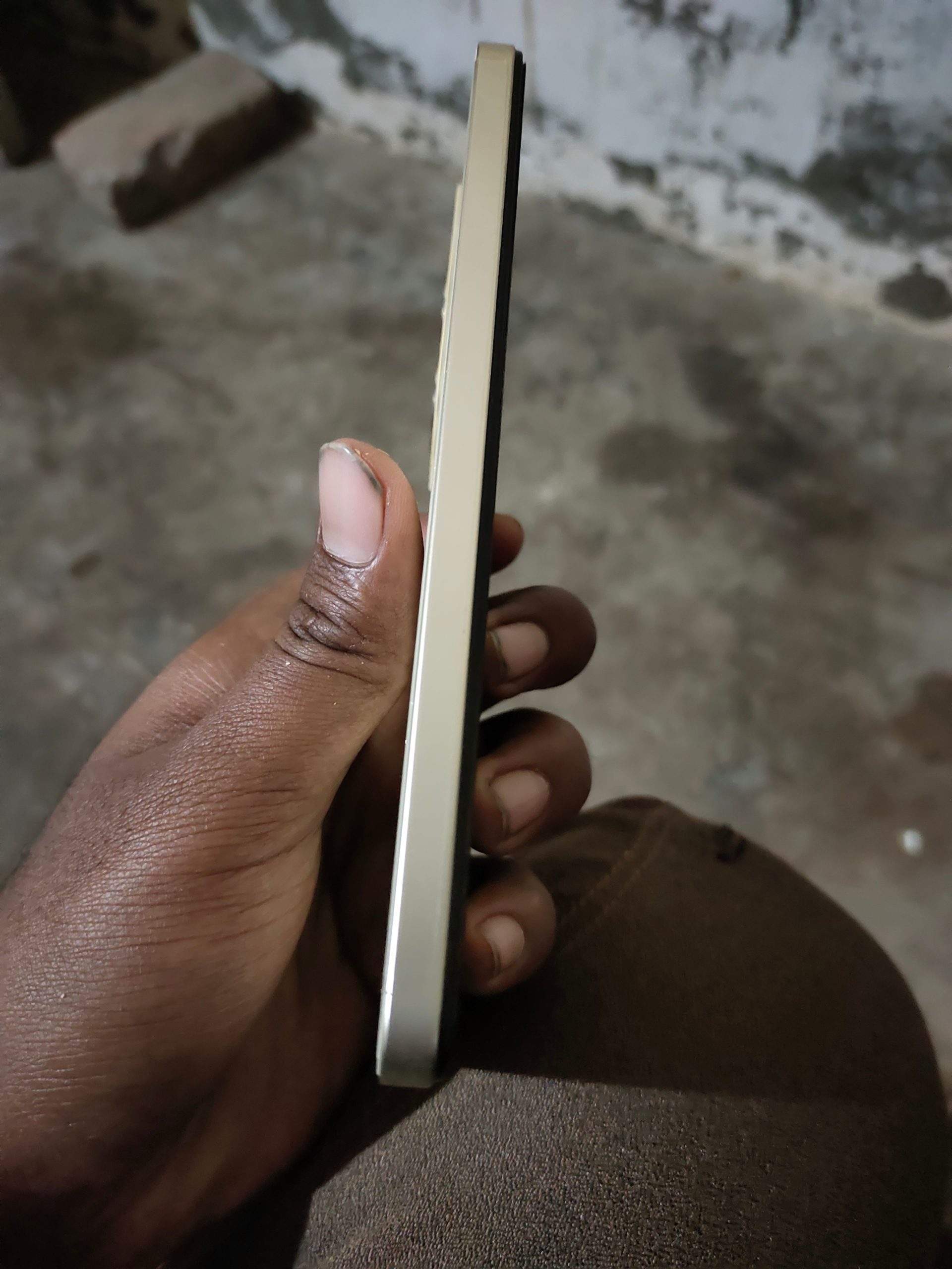 Vivo y36 8 128 urgent sale by Ali Hassan