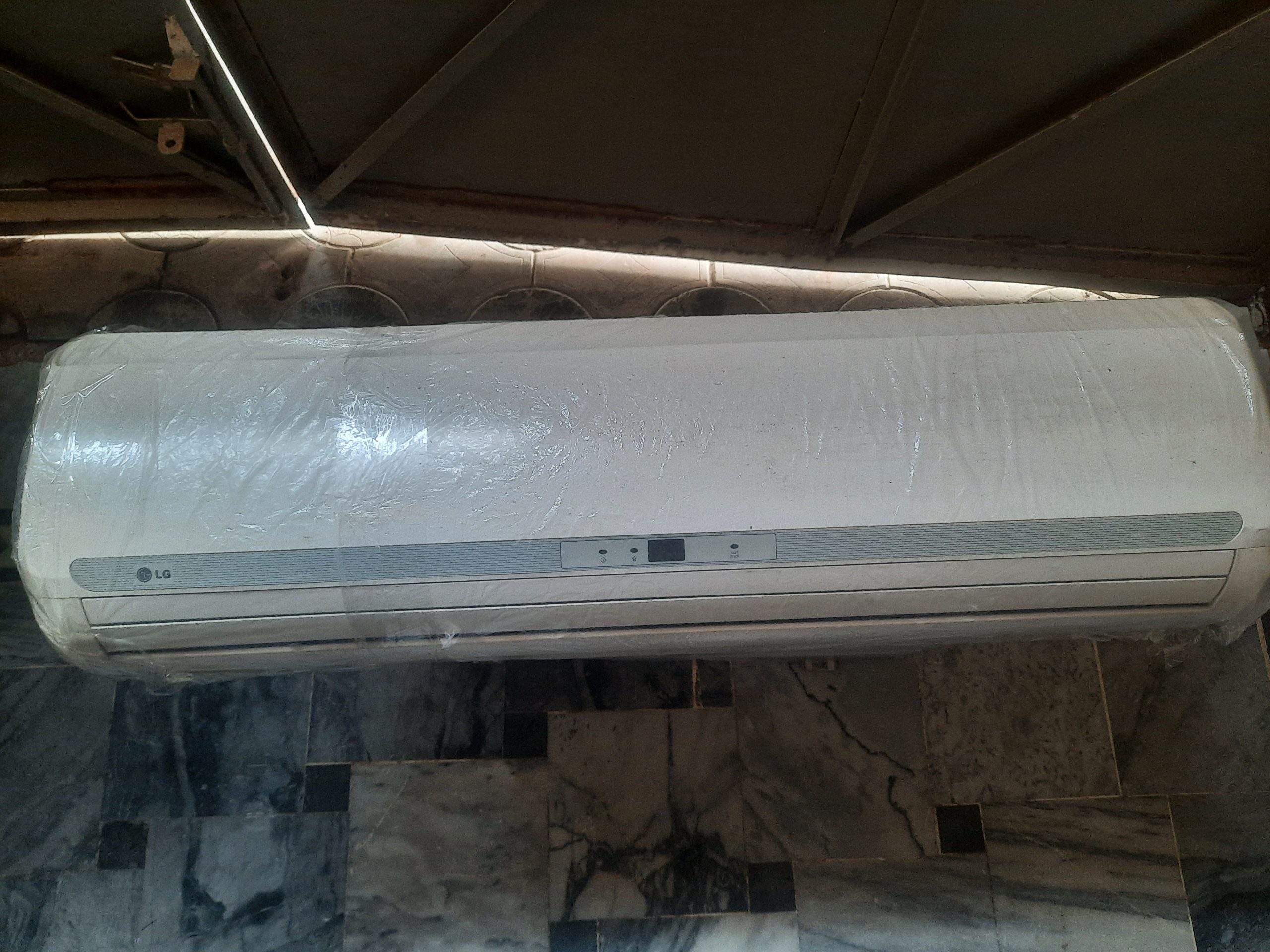 Lg 1.5 ton ac non inverter with pipe by Abdul Wahab