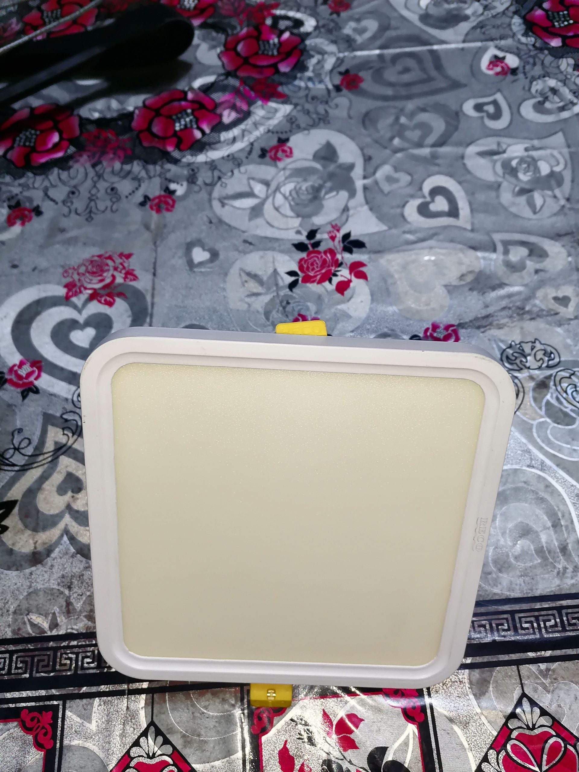 Yah light seeling be H aur holder ma be lag jay gi by Azeem Nadeem