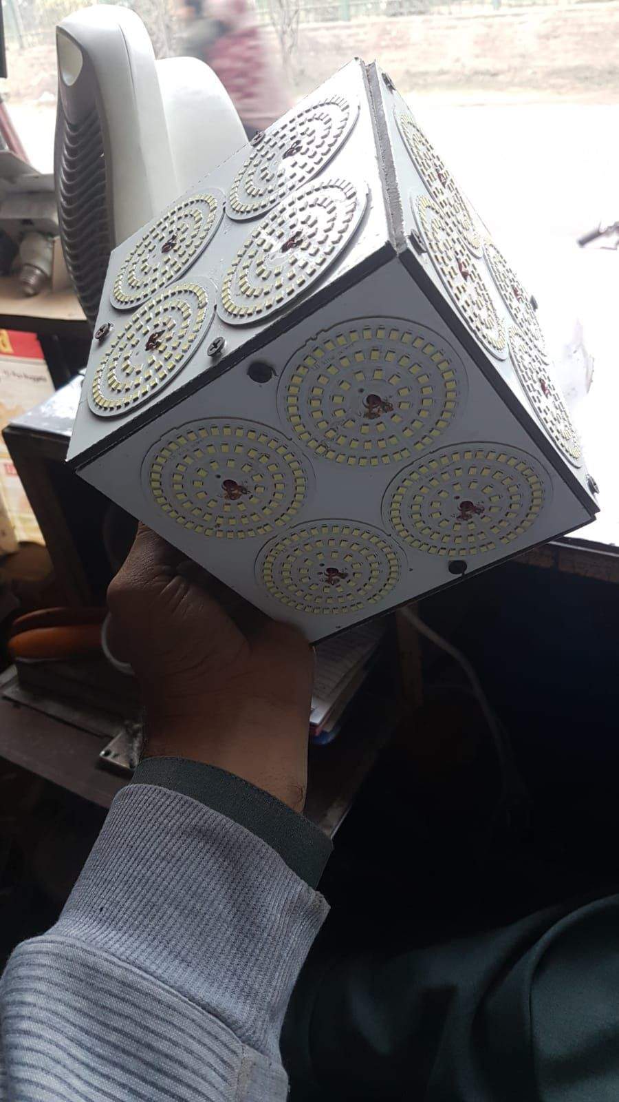 Yah light ha bhoot TAZ ha 220w white colour ha by Azeem Nadeem