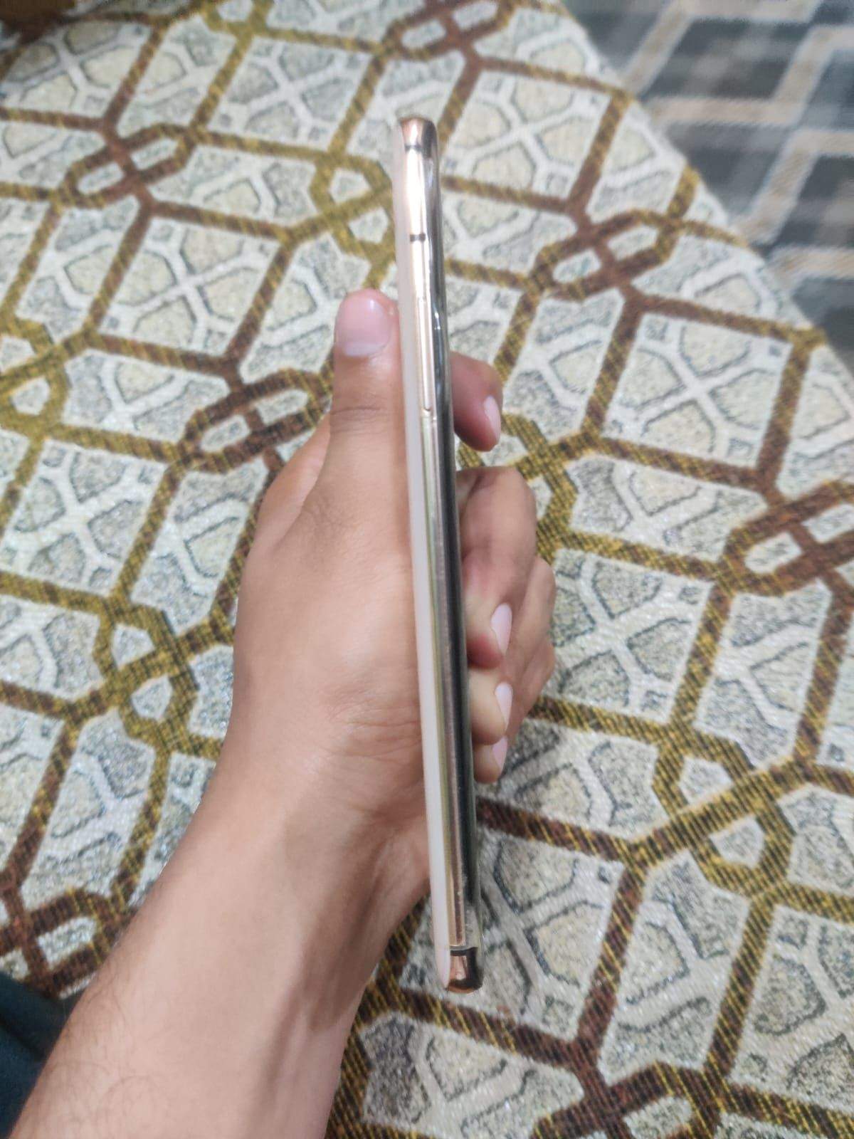 oneplus 7pro… 8/256 by Ali Raza