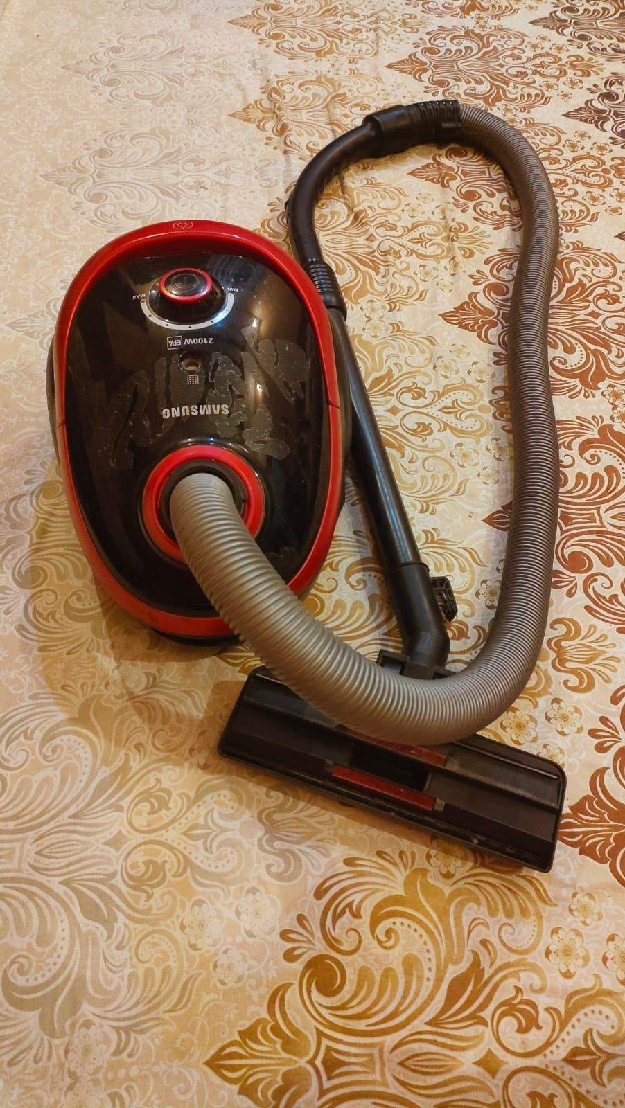 Vacuum cleaner by Iqra Adeel